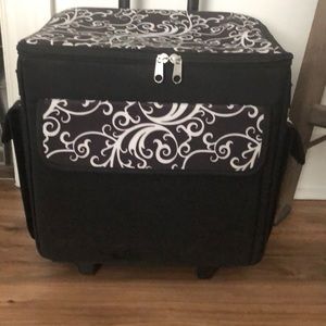 Black/White Design Travel Roller